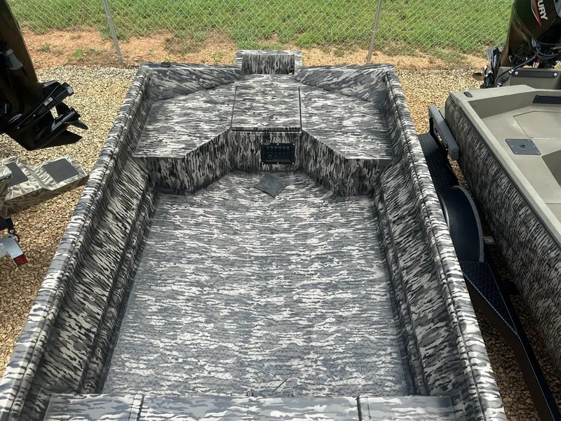 Slide: The Image of Reaper Boats 553 STEP TRANSOM 2025 - 7