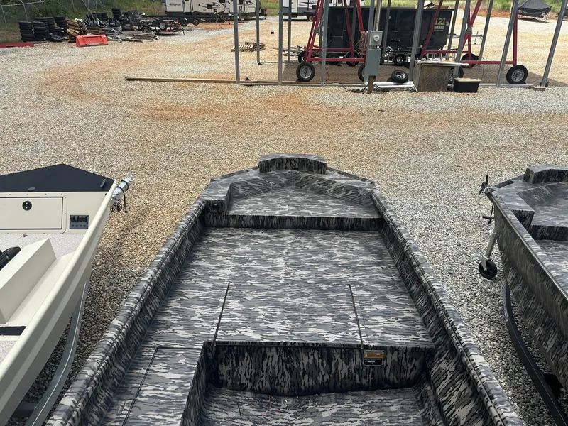 Slide: The Image of Reaper Boats 656 656 STEP TRANSOM 2026 - 4