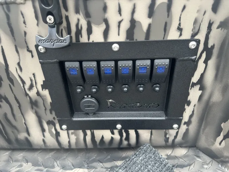 Slide: The Image of Reaper Boats 656 656 STEP TRANSOM 2026 - 8