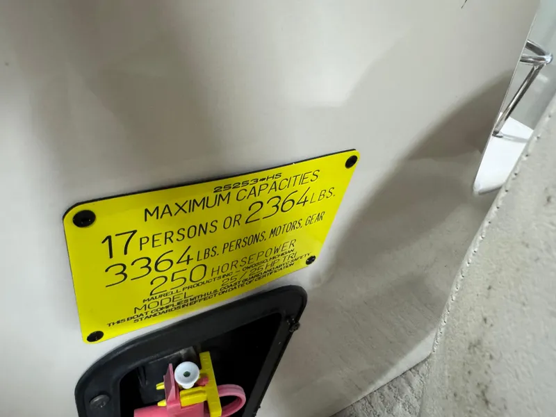 Slide: The Image of Yellow capacity label on 2008 Crest III 2570, indicating maximum load and horsepower limits. - 14