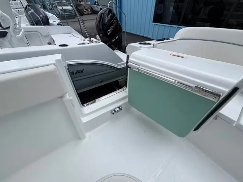 Slide: The Image of Sea Hunt Ultra 245 SE 2026 - 10
