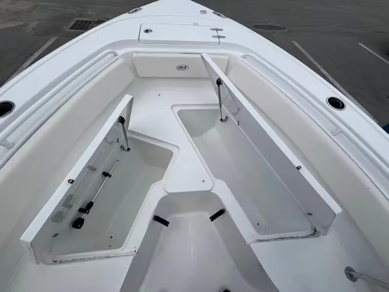 Slide: The Image of Sea Hunt Ultra 245 SE 2026 - 14