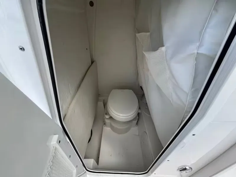 Slide: The Image of Sea Hunt Ultra 245 SE 2026 - 15