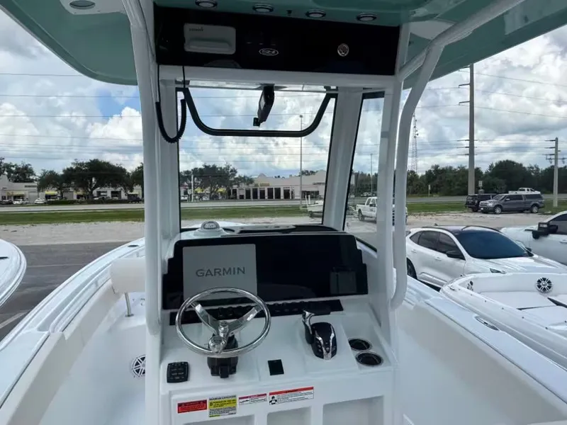 Slide: The Image of Sea Hunt Ultra 245 SE 2026 - 5