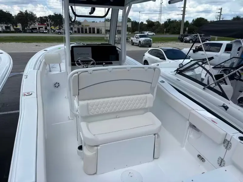 Slide: The Image of Sea Hunt Ultra 245 SE 2026 - 8