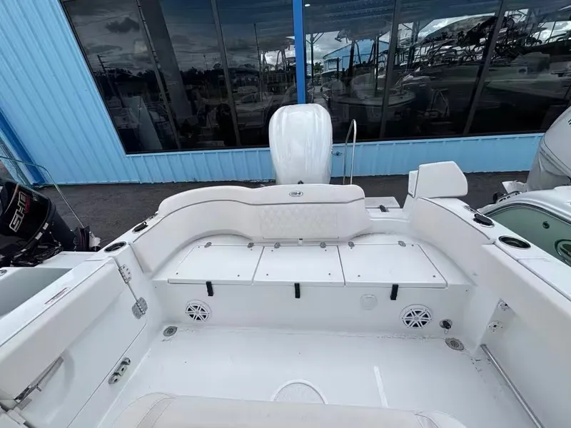 Slide: The Image of Sea Hunt Ultra 245 SE 2026 - 9