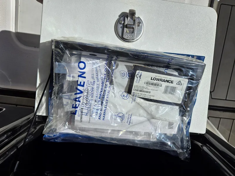 Slide: The Image of Lowrance equipment package on 2022 Yamaha Boats 210 FSH Deluxe. - 20