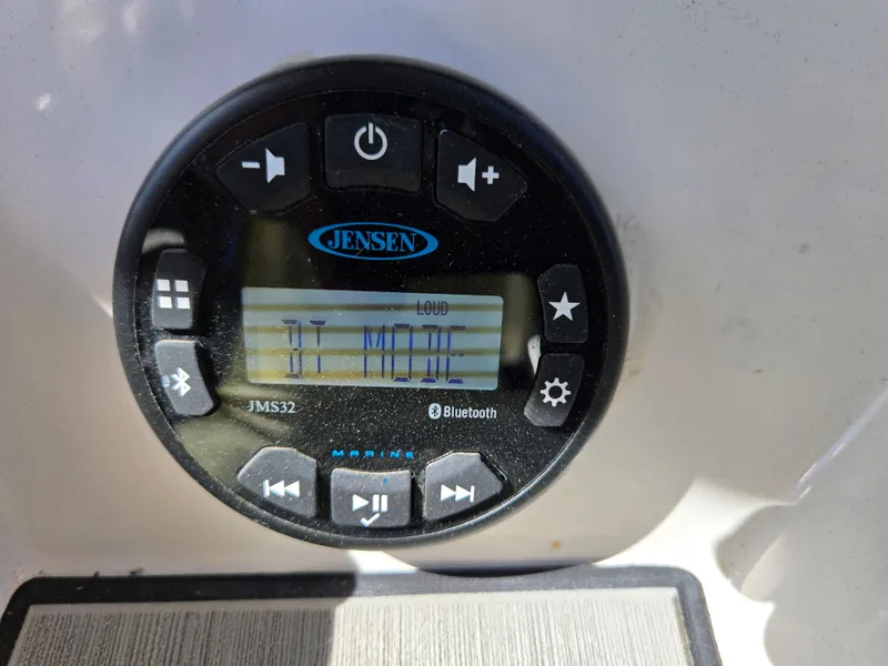 Slide: The Image of Jensen marine audio system on 2022 Yamaha Boats 210 FSH Deluxe, displaying "BT MODE." - 24
