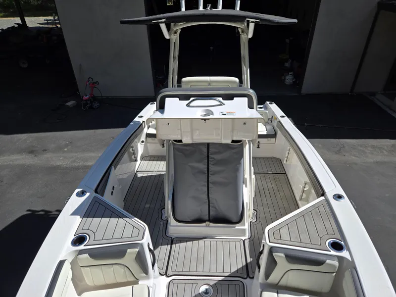 Slide: The Image of 2022 Yamaha Boats 210 FSH Deluxe interior, featuring spacious seating and modern design. - 6