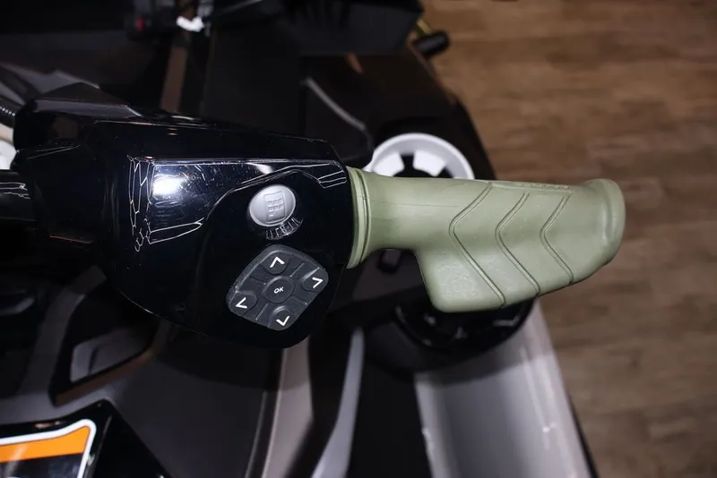 Slide: The Image of Sea-Doo FishPro™ Apex 300 2025 - 16