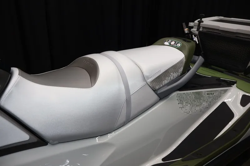 Slide: The Image of Sea-Doo FishPro™ Apex 300 2025 - 18