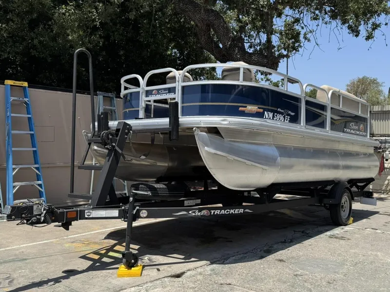 Slide: The Image of 2023 Sun Tracker Bass Buggy 16 XL Select pontoon boat on trailer. - 19