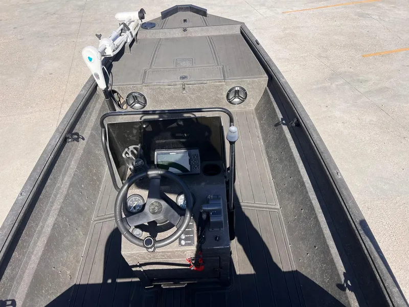 Slide: The Image of 2007 Lakesport 1860 boat interior with steering wheel and control panel. - 5