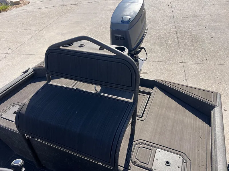 Slide: The Image of 2007 Lakesport 1860 boat with Yamaha 90 engine, rear seating view. - 6