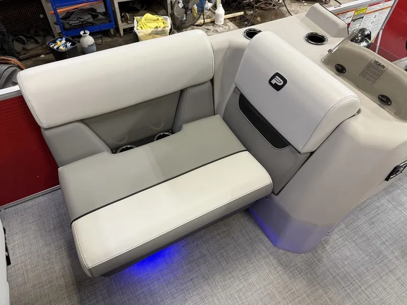 Slide: The Image of Princecraft Sportfisher 21-2S 2025 - 13