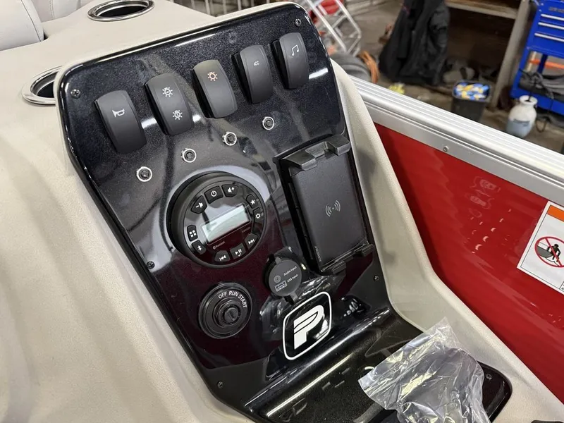 Slide: The Image of Princecraft Sportfisher 21-2S 2025 - 19