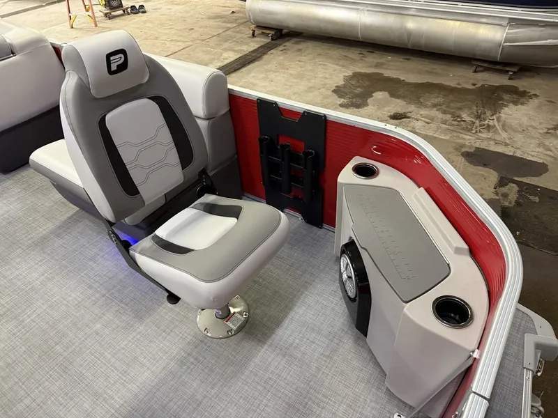 Slide: The Image of Princecraft Sportfisher 21-2S 2025 - 9