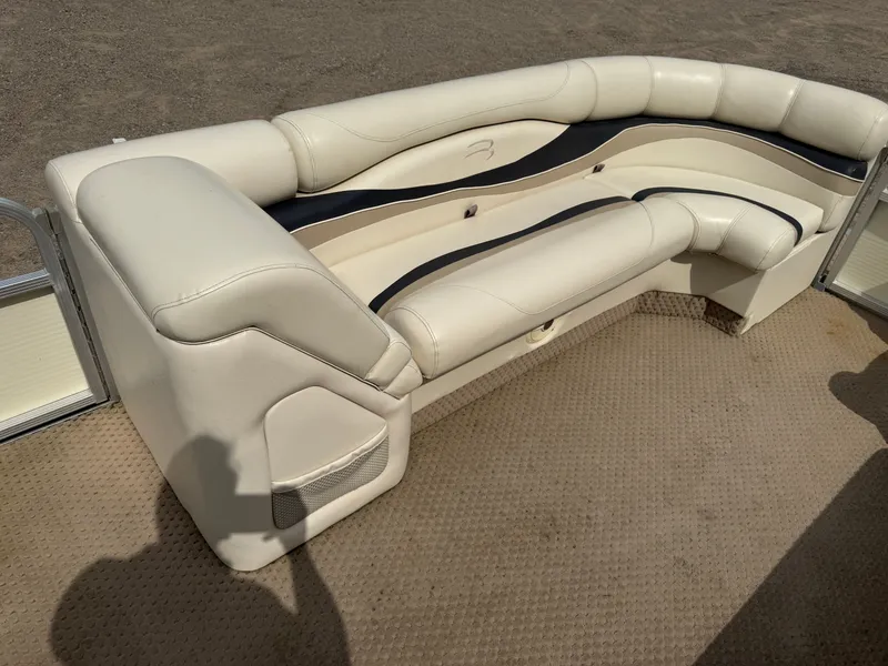 Slide: The Image of Bennington 2250RL 2004 - 12