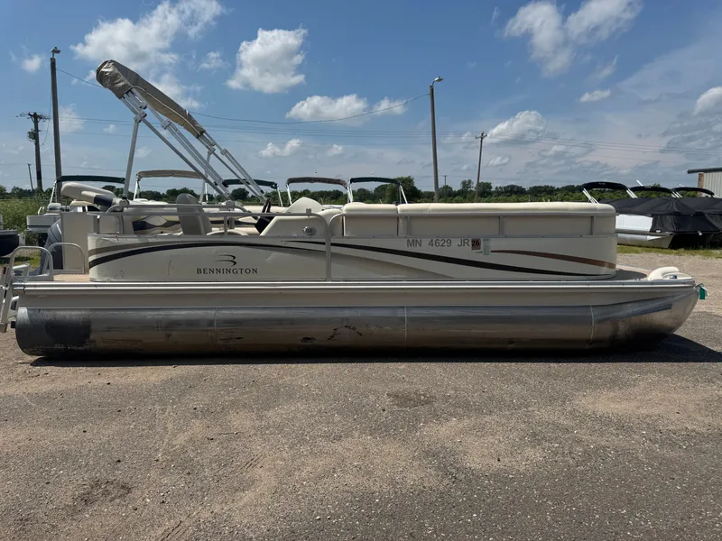 Slide: The Image of Bennington 2250RL 2004 - 16