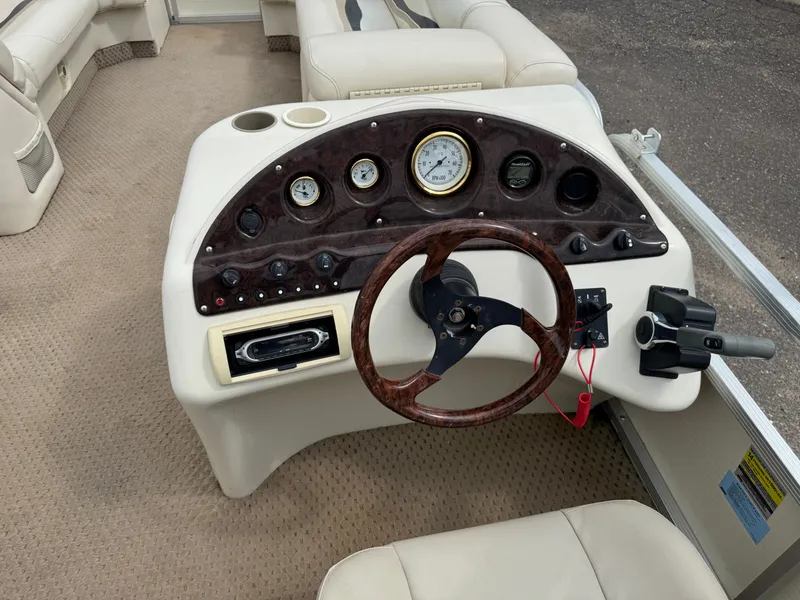 Slide: The Image of Bennington 2250RL 2004 - 18