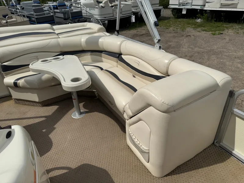 Slide: The Image of Bennington 2250RL 2004 - 24