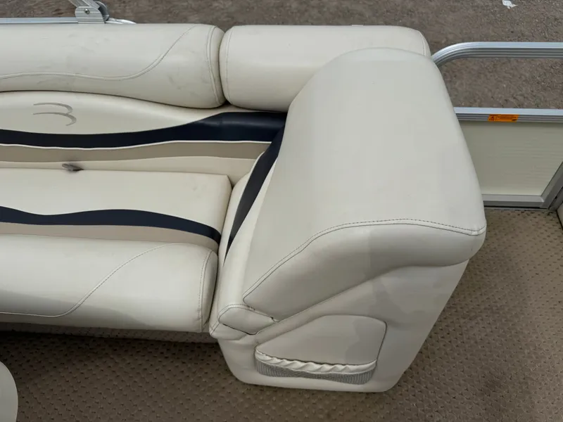 Slide: The Image of Bennington 2250RL 2004 - 25