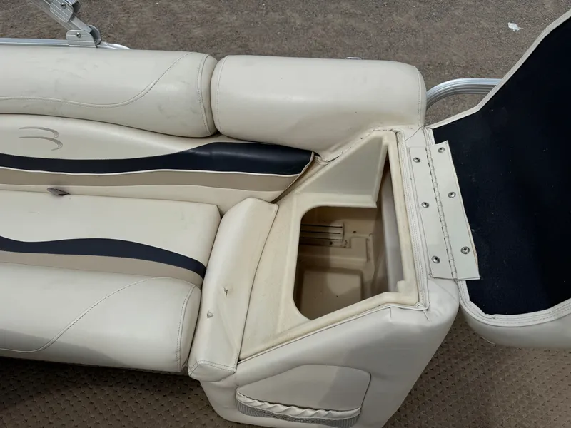 Slide: The Image of Bennington 2250RL 2004 - 26