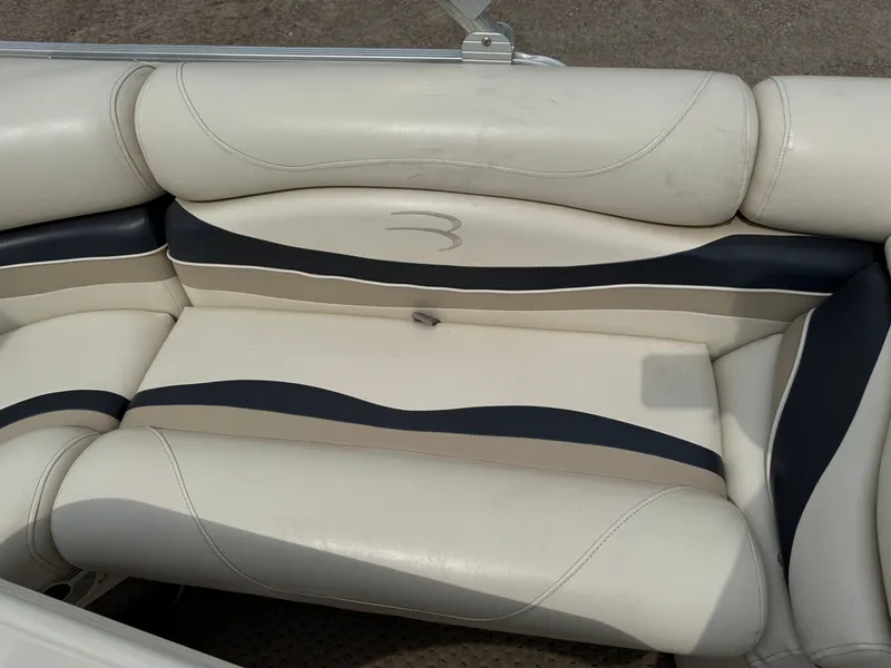 Slide: The Image of Bennington 2250RL 2004 - 27