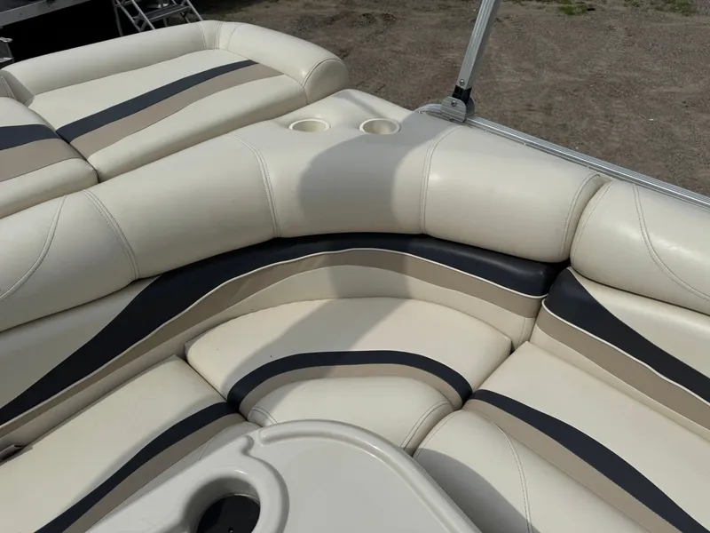 Slide: The Image of Bennington 2250RL 2004 - 29