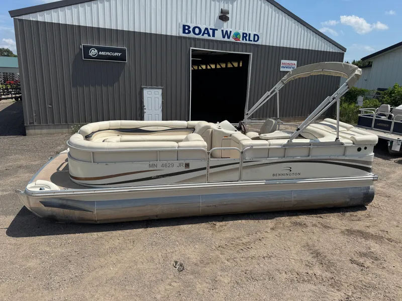 Slide: The Image of Bennington 2250RL 2004 - 3