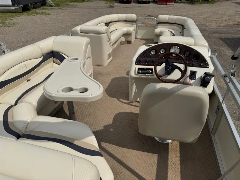 Slide: The Image of Bennington 2250RL 2004 - 31