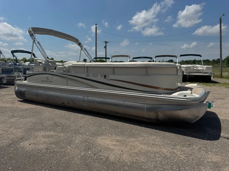 Slide: The Image of Bennington 2250RL 2004 - 34