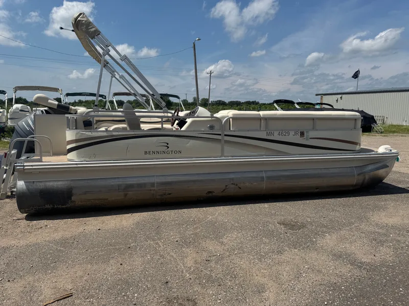 Slide: The Image of Bennington 2250RL 2004 - 36