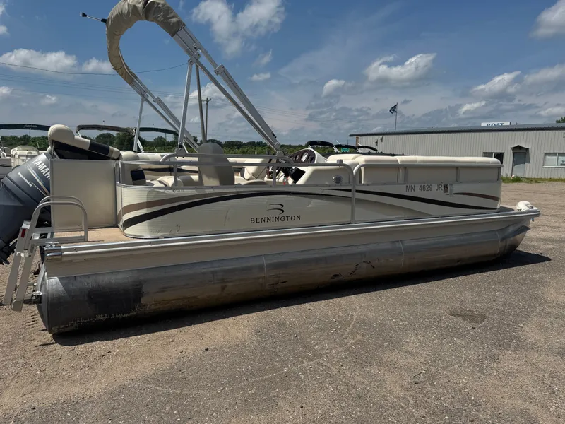 Slide: The Image of Bennington 2250RL 2004 - 37