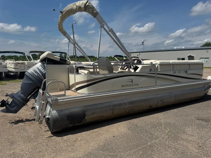 Slide: The Image of Bennington 2250RL 2004 - 38