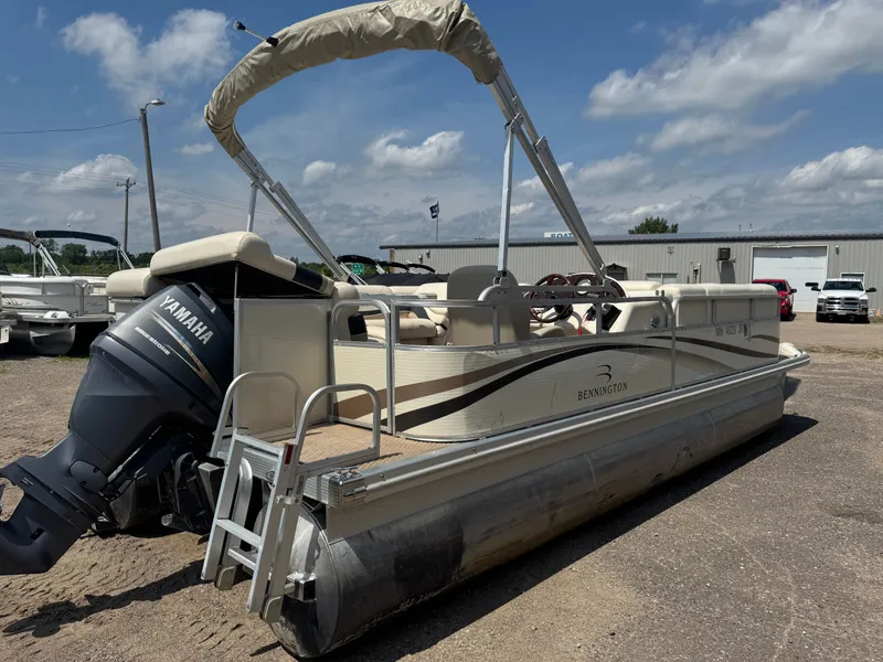 Slide: The Image of Bennington 2250RL 2004 - 39