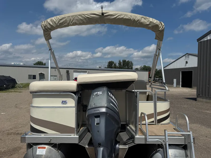 Slide: The Image of Bennington 2250RL 2004 - 40