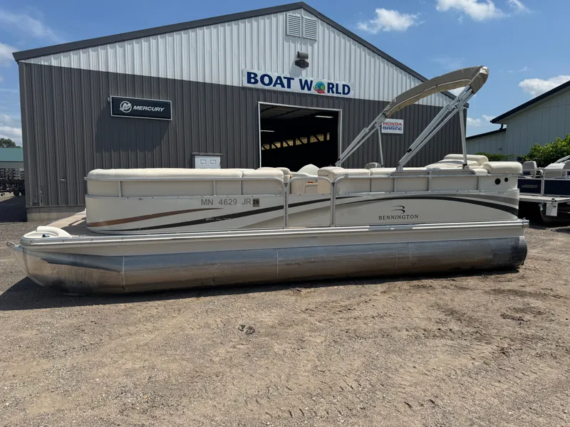 Slide: The Image of Bennington 2250RL 2004 - 45