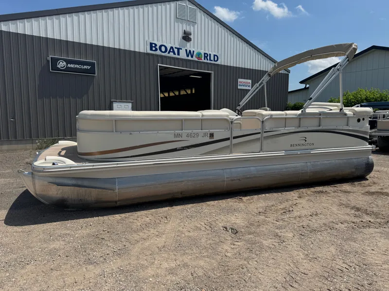 Slide: The Image of Bennington 2250RL 2004 - 46