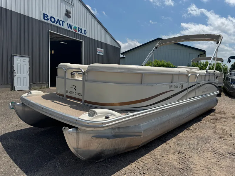 Slide: The Image of Bennington 2250RL 2004 - 48