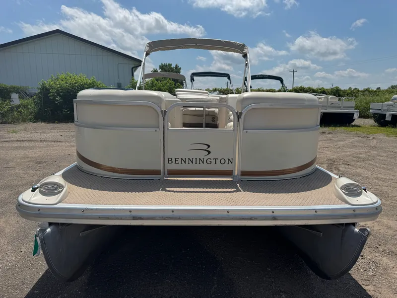 Slide: The Image of Bennington 2250RL 2004 - 49