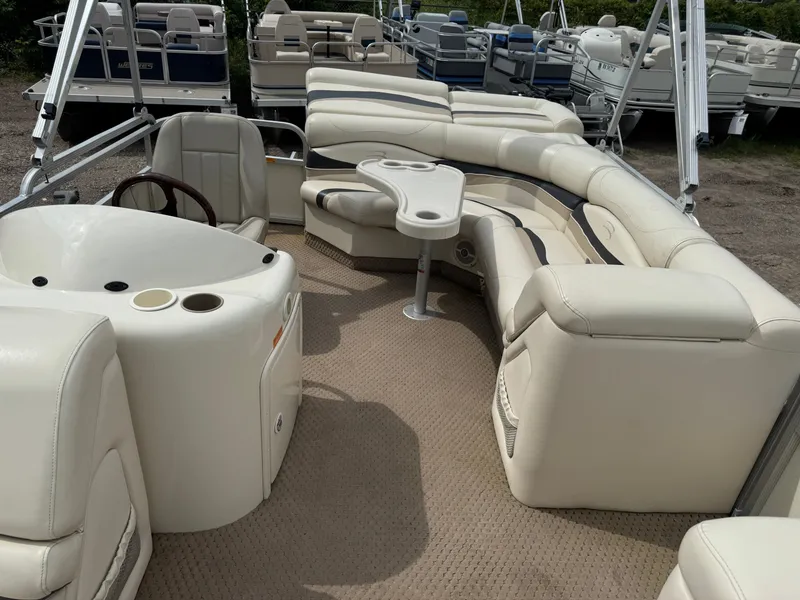 Slide: The Image of Bennington 2250RL 2004 - 5