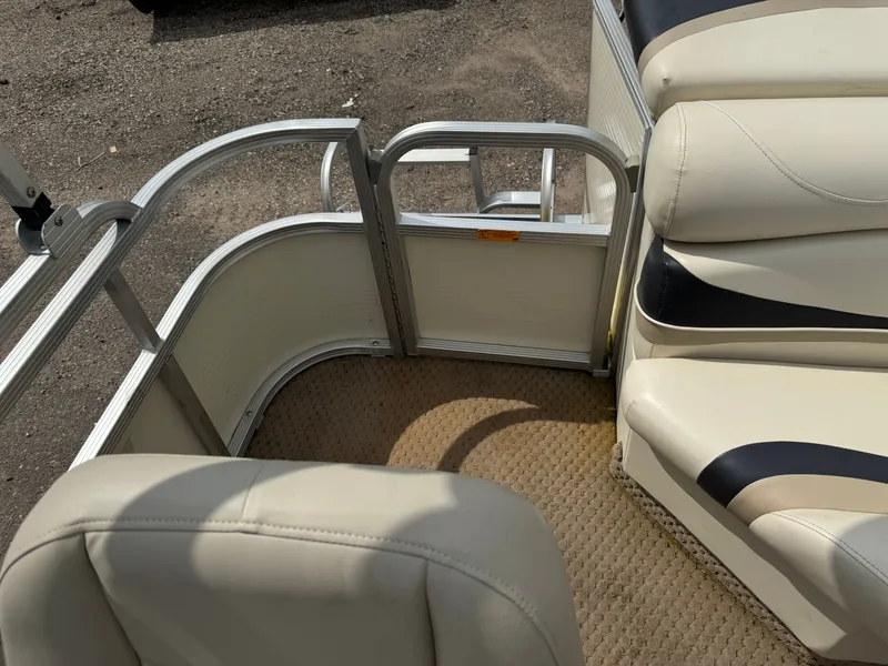 Slide: The Image of Bennington 2250RL 2004 - 8