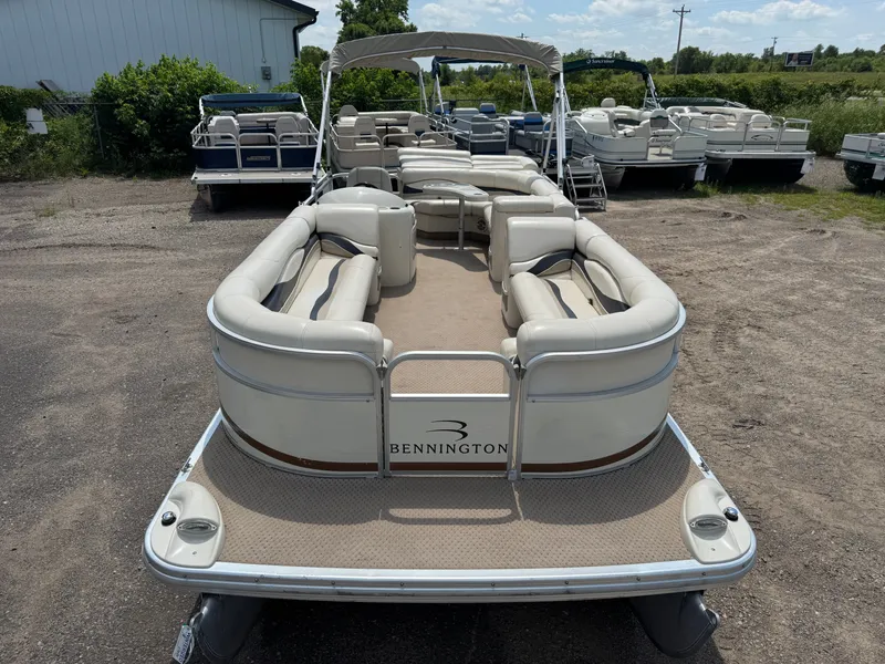 Slide: The Image of Bennington 2250RL 2004 - 9