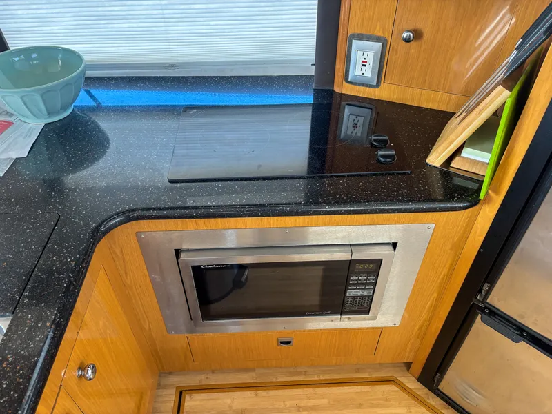 Slide: The Image of Carver 43 Super Sport 2010 - 33