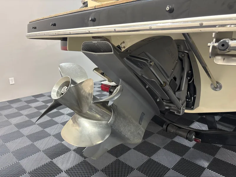 Slide: The Image of Chris-Craft Launch 25 GT 2020 - 5