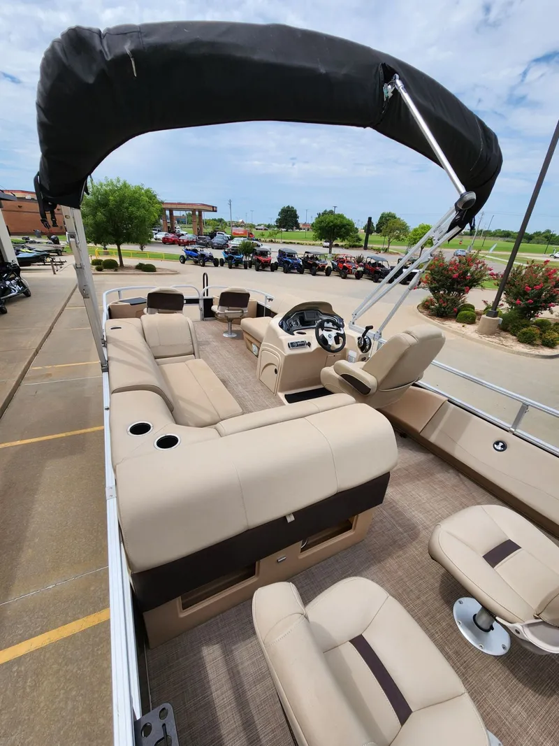 Slide: The Image of Sun Tracker Fishin' Barge 22 DLX 2019 - 13