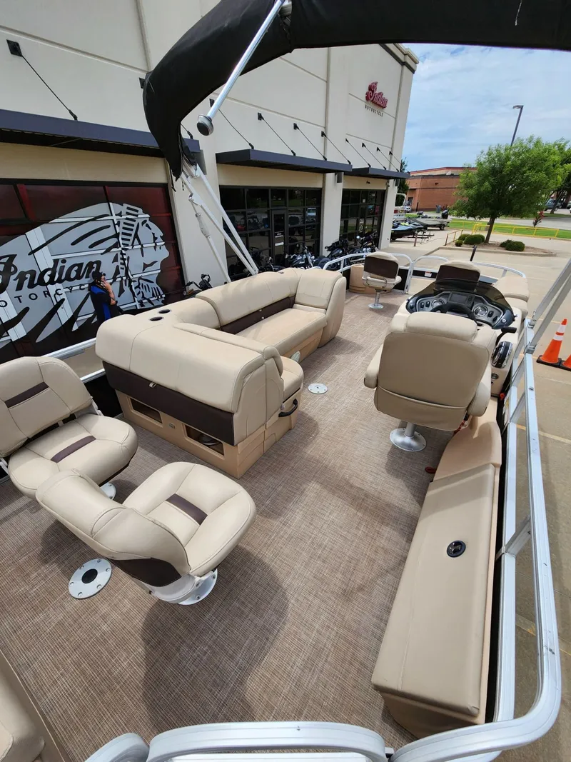 Slide: The Image of Sun Tracker Fishin' Barge 22 DLX 2019 - 14