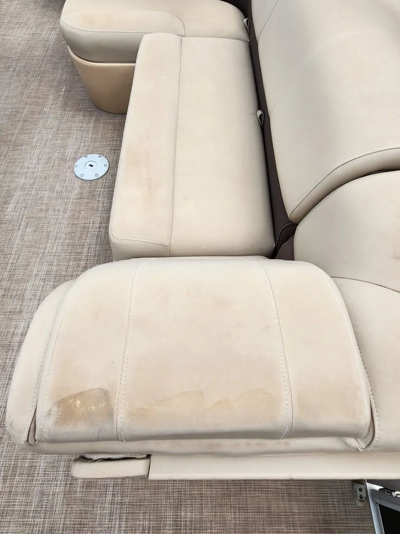 Slide: The Image of Sun Tracker Fishin' Barge 22 DLX 2019 - 20