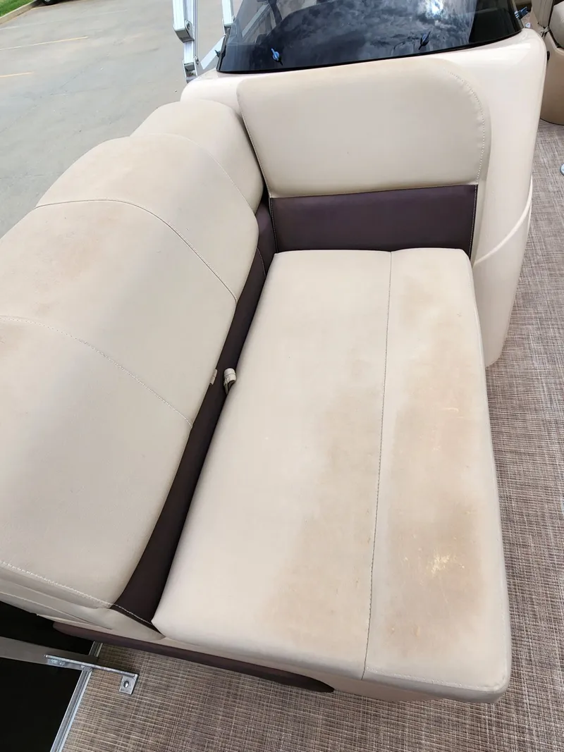 Slide: The Image of Sun Tracker Fishin' Barge 22 DLX 2019 - 21